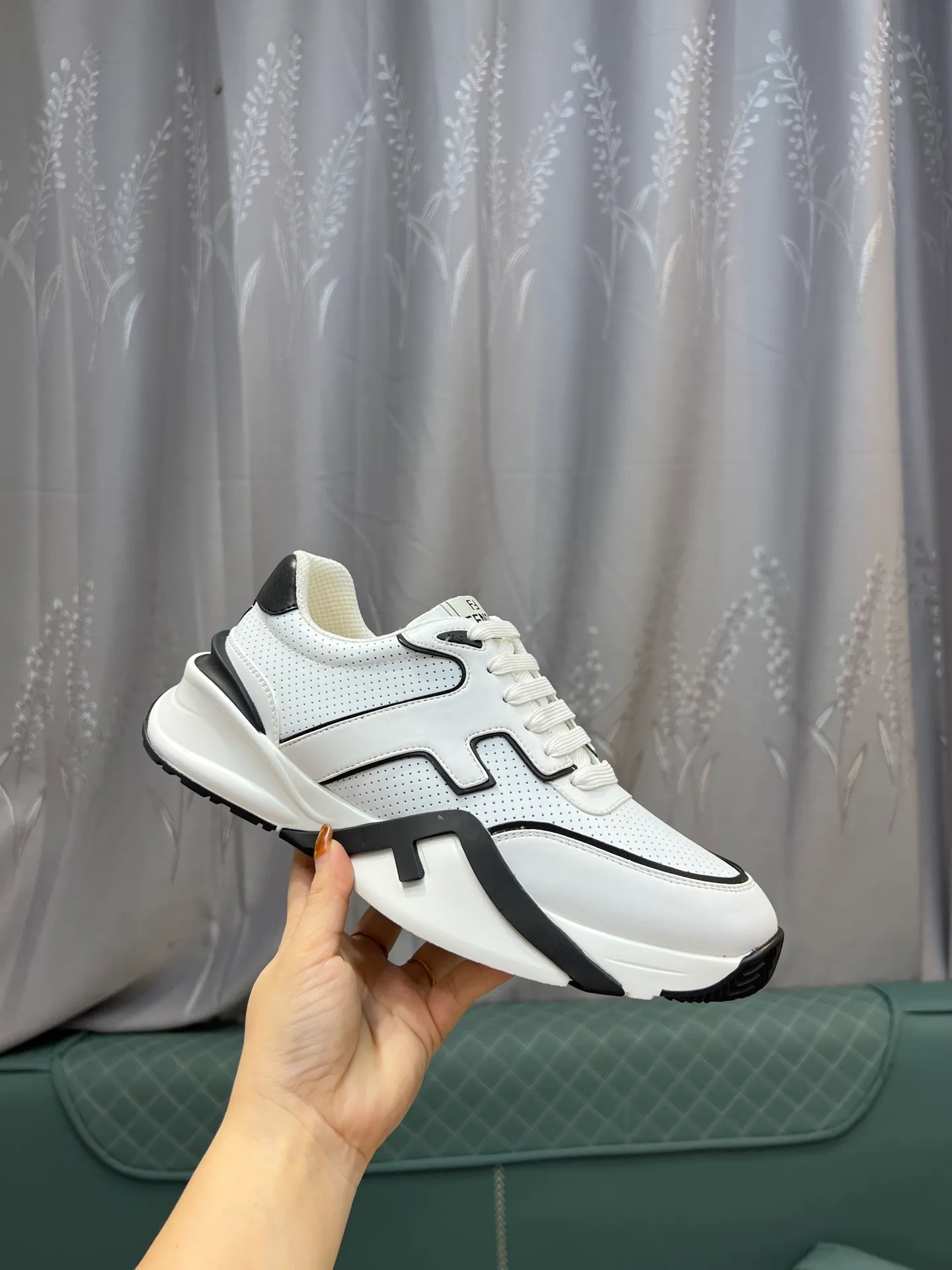 Men's shoes 💰580 FENDI men's fashion casual shoes 👟Hot sale🔥Official website 1:1 replica ⬆️Original quality - Original leather - Original breathable mesh lining Original outsole 1:1 replica, code number 38-44 (45-46 customized)